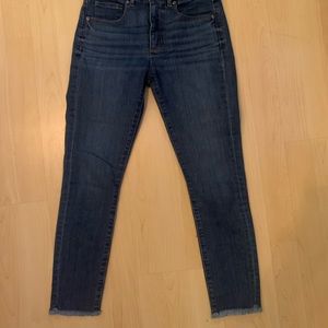 LOFT Petite Crop Jeans Fray Bottom Size 25
